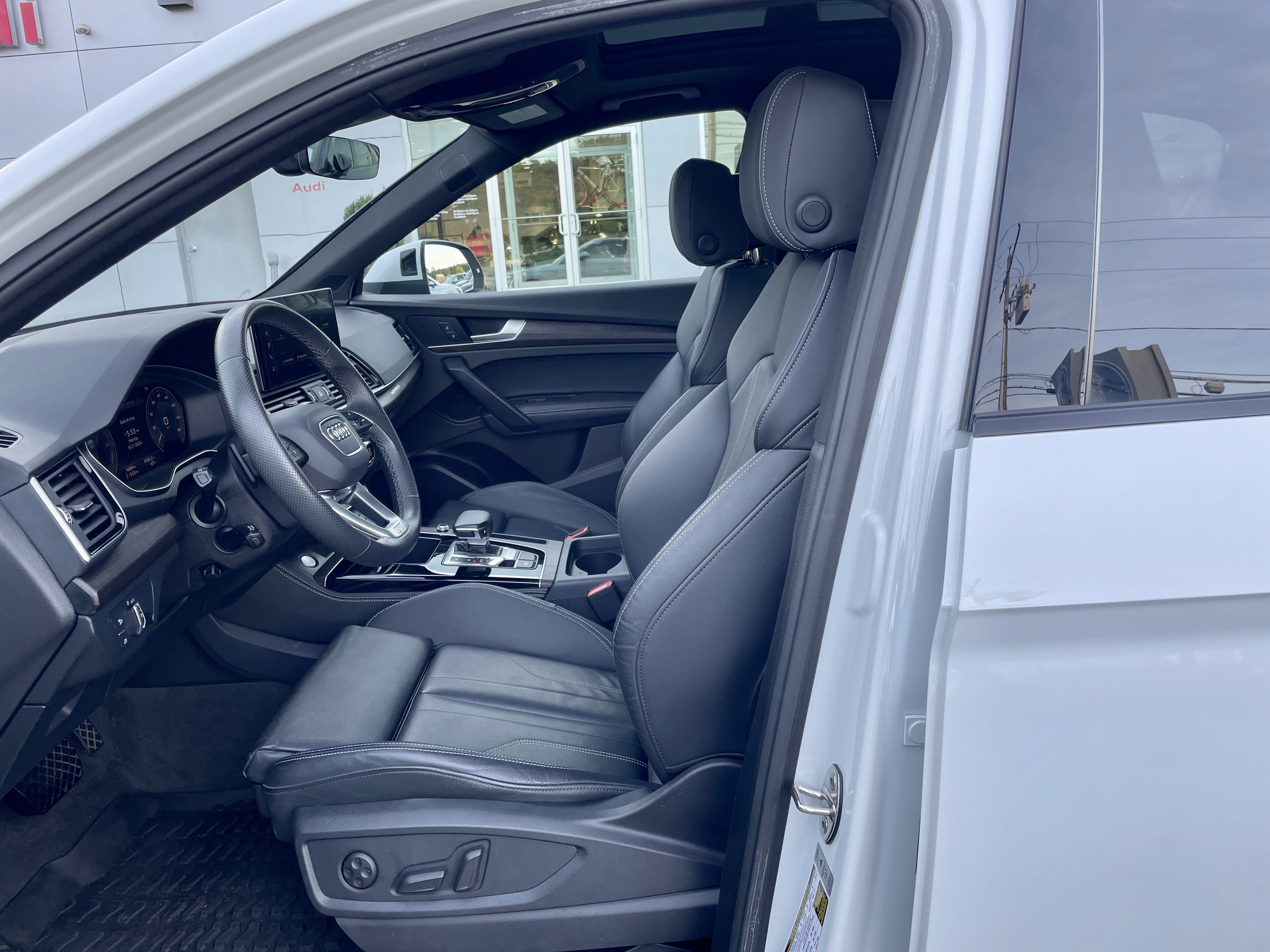 Certified 2024 Audi Q5 e Premium Plus w/ Premium Plus Package AWD/4WD image 7