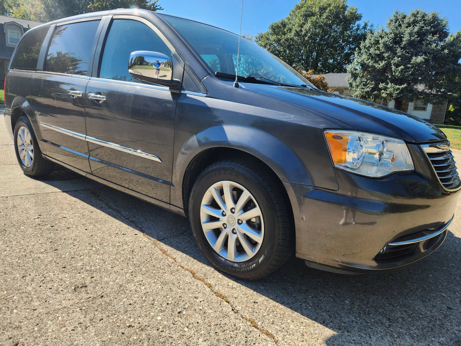Used 2016 Chrysler Town & Country Limited Platinum w/ Trailer Tow Group FWD image 7