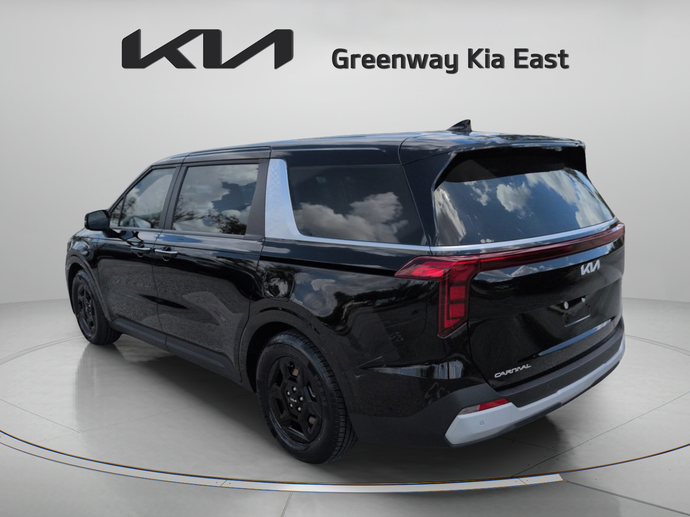 Used 2025 Kia Carnival FWD image 8