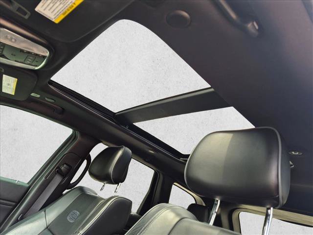 Used 2020 Jeep Grand Cherokee Overland AWD/4WD image 15