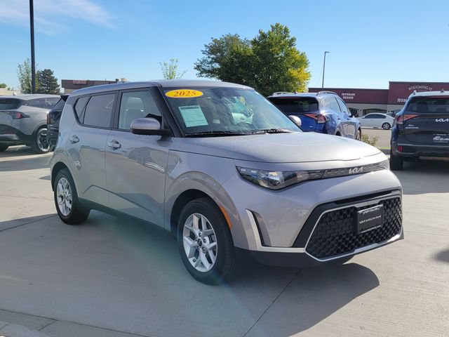Certified 2025 Kia Soul LX w/ LX Technology Package FWD image 7