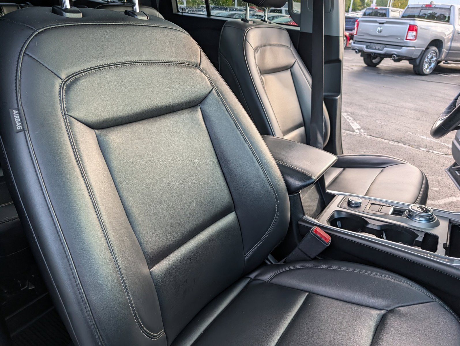Used 2023 Ford Explorer XLT w/ Equipment Group 202A AWD/4WD image 28