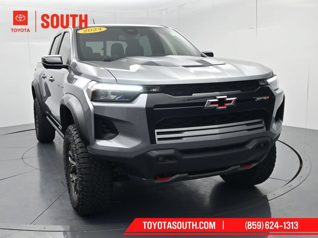Used 2024 Chevrolet Colorado ZR2 w/ Technology Package AWD/4WD image 2