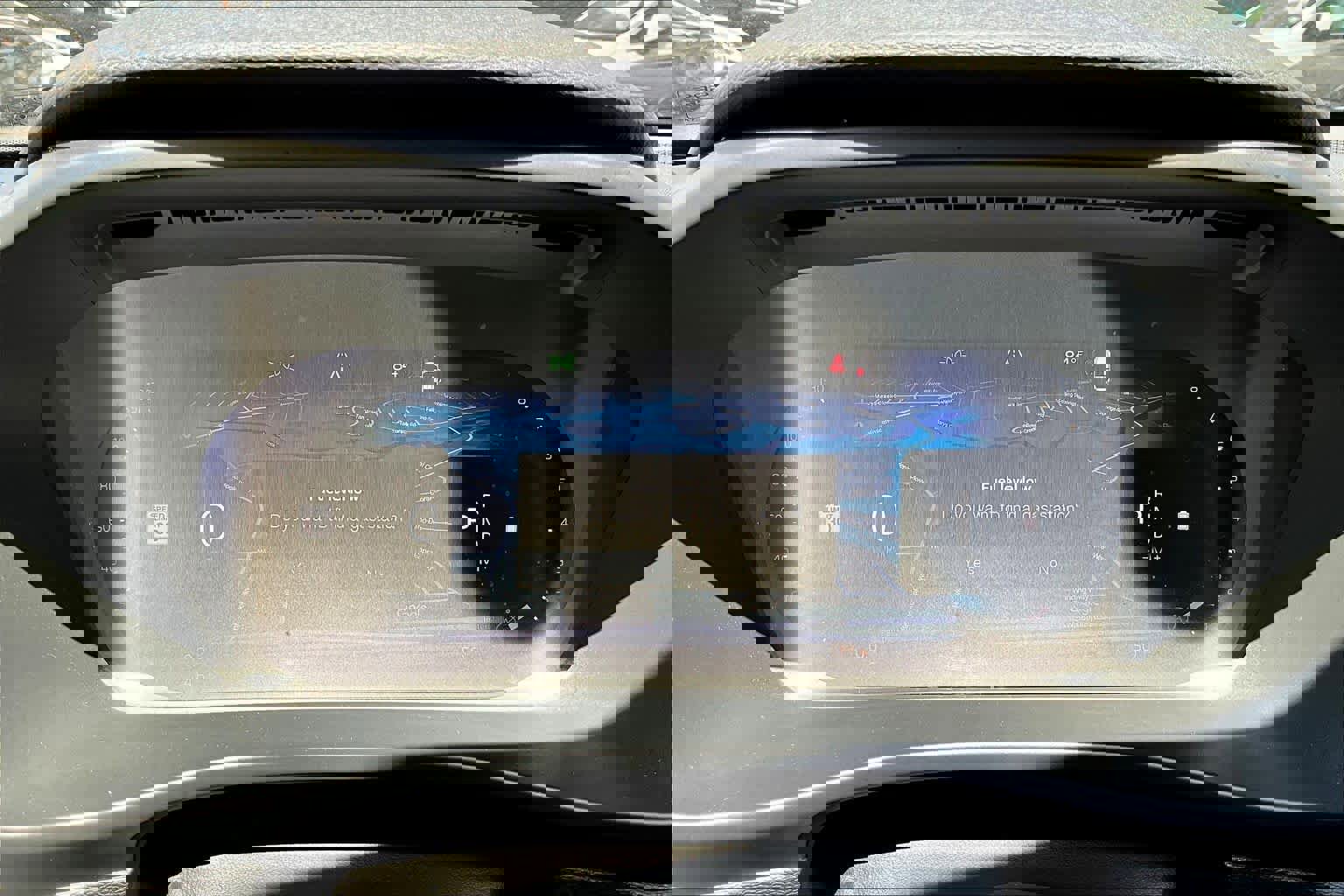 Used 2024 Volvo XC40 B5 Ultimate image 25