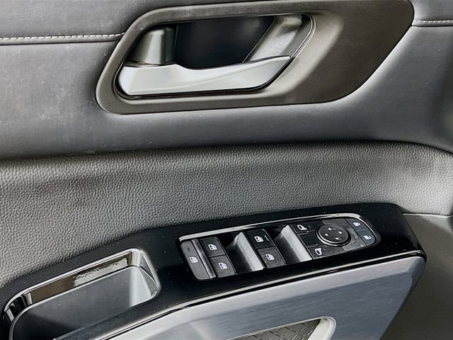 Used 2022 Nissan Pathfinder SL image 9