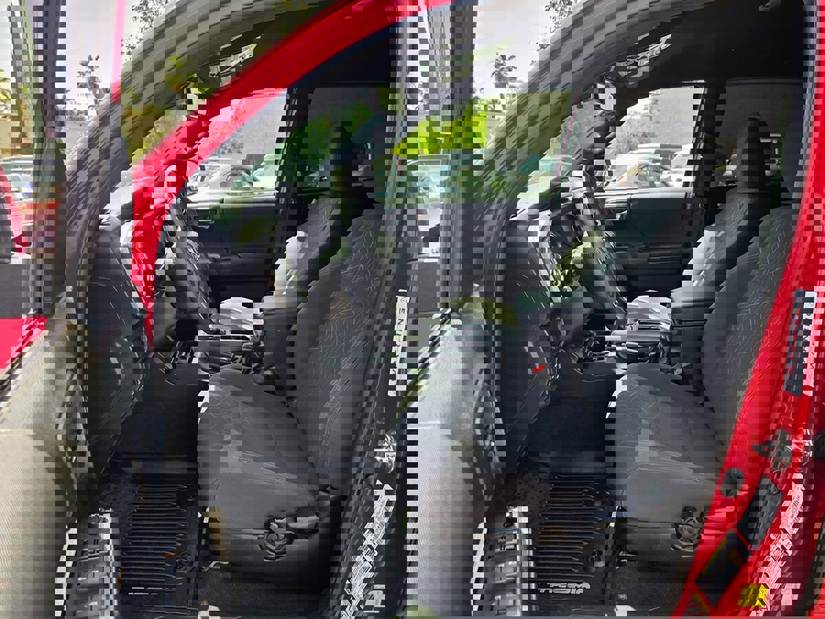 Used 2018 Toyota Tacoma TRD Off-Road w/ Technology Package image 16