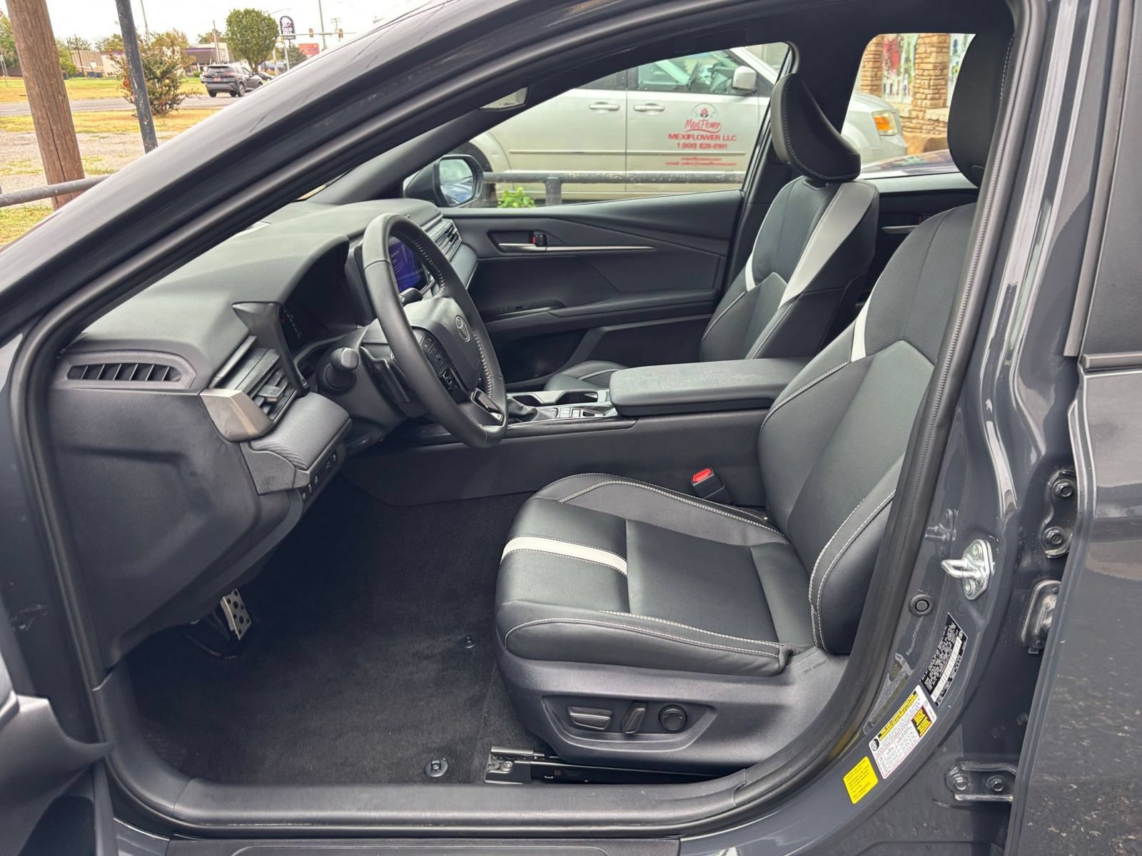 Used 2026 Toyota Camry SE FWD image 27