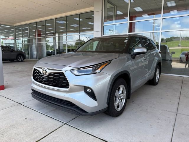 Used 2023 Toyota Highlander L image 3