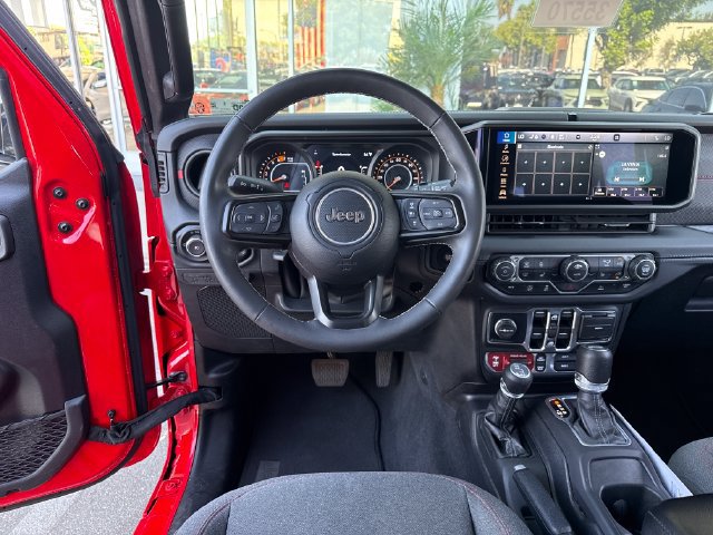 Used 2025 Jeep Wrangler Unlimited Rubicon w/ Convenience Group AWD/4WD image 14