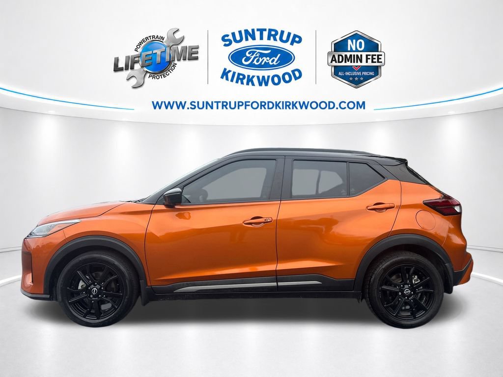 Used 2023 Nissan Kicks SR w/ SR Premium Package FWD image 2