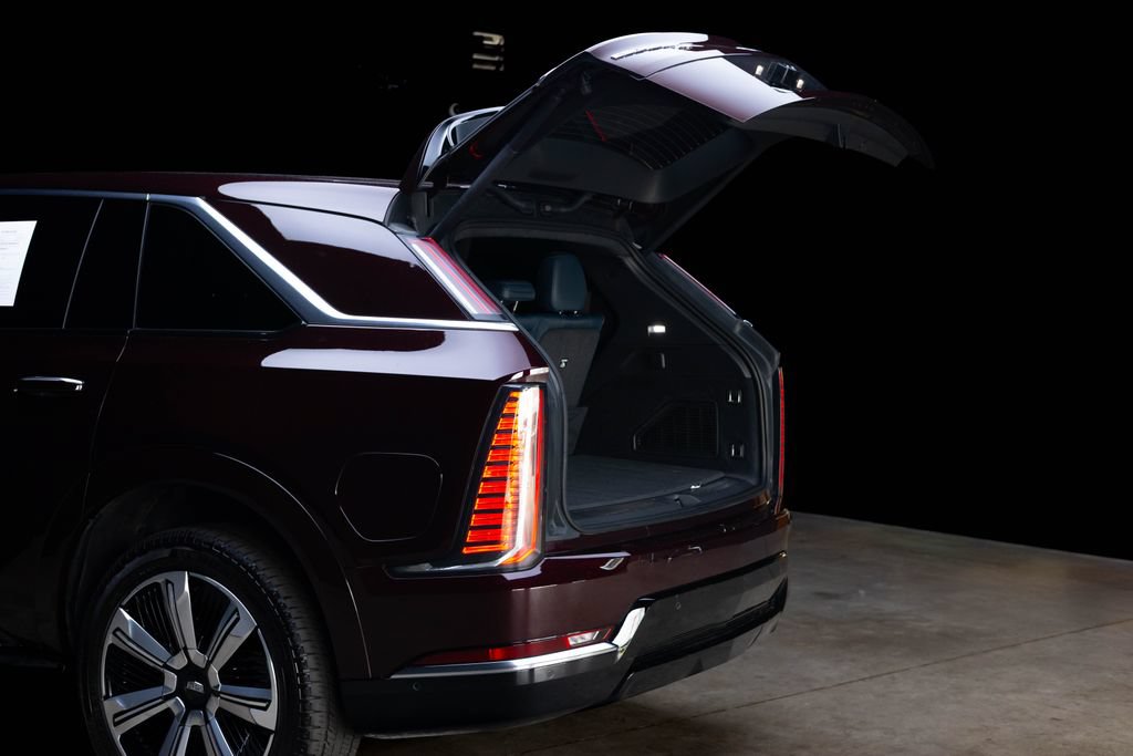Used 2025 Cadillac Escalade IQ Luxury 2 w/ LPO, Premium Carpet Package AWD/4WD image 16