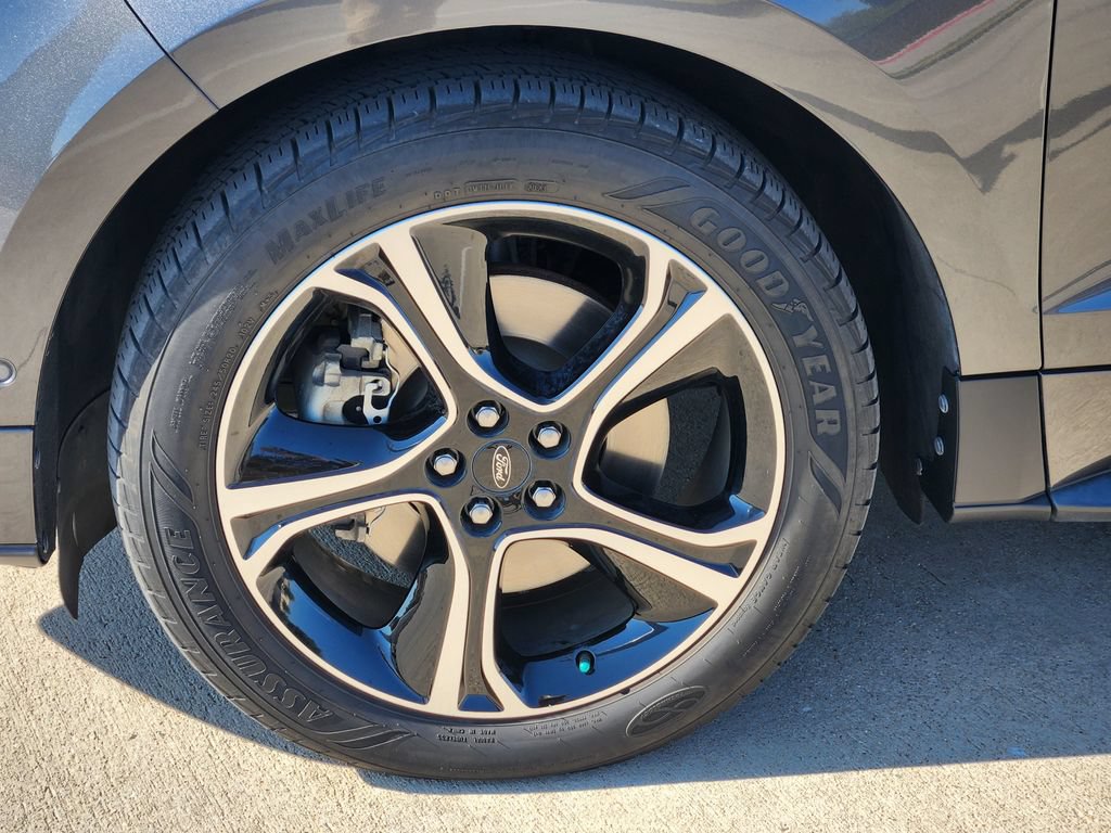Used 2019 Ford Edge ST w/ Equipment Group 401A AWD/4WD image 19
