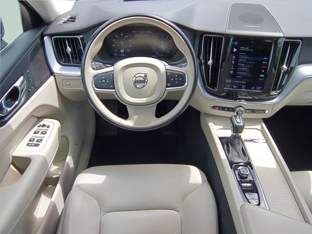Used 2020 Volvo XC60 T5 Momentum w/ Protection Package Premier image 12