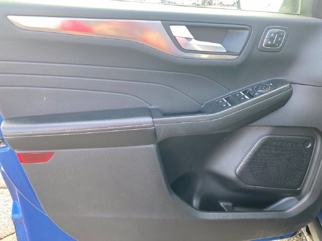 Used 2022 Ford Escape Titanium AWD/4WD image 17