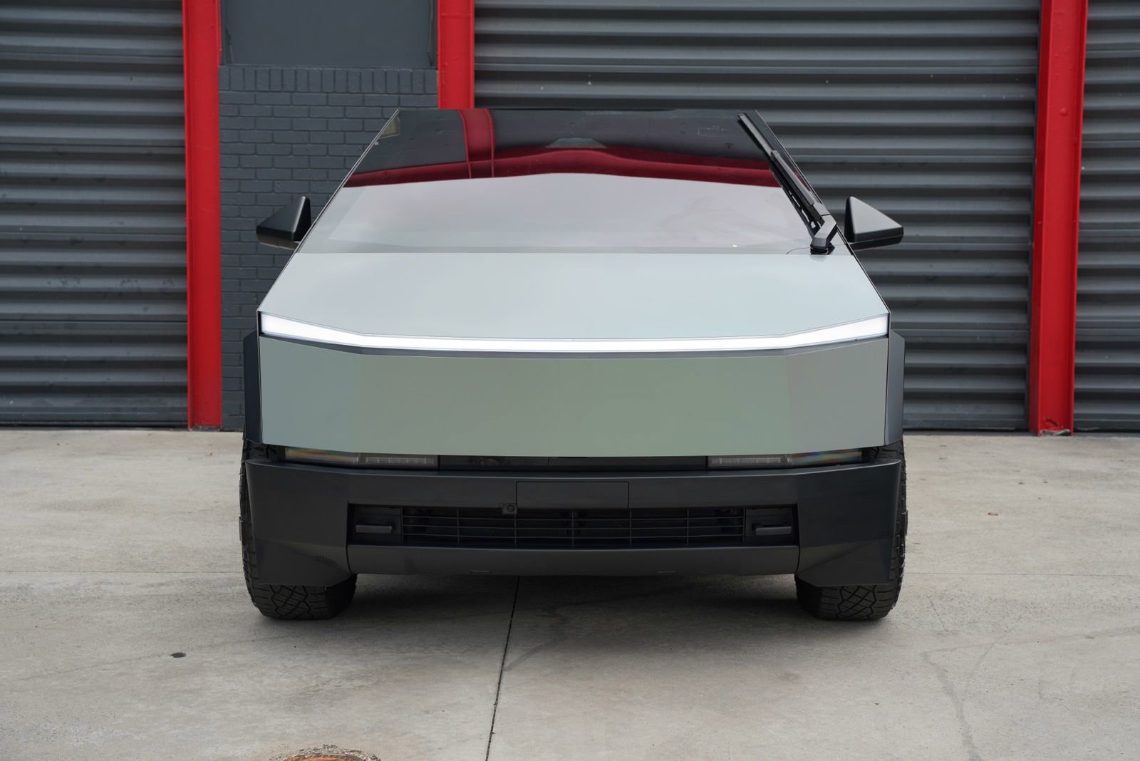 Used 2024 Tesla Cybertruck AWD Crew Cab image 2