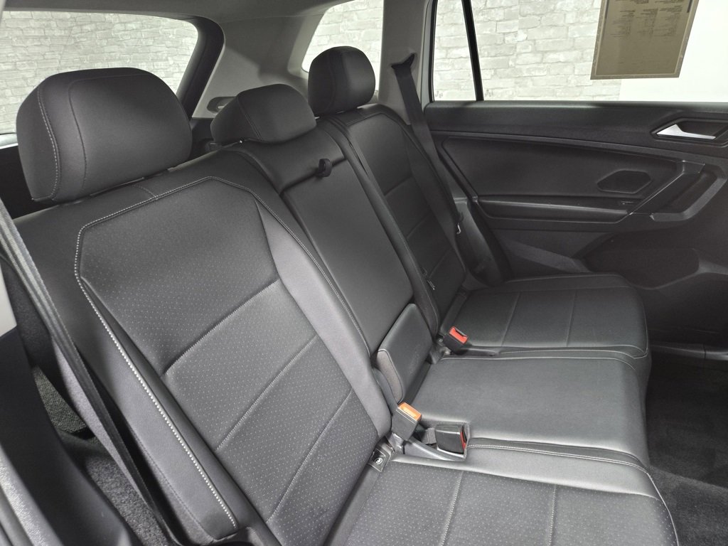 Used 2020 Volkswagen Tiguan SE w/ Panoramic Sunroof Package image 50