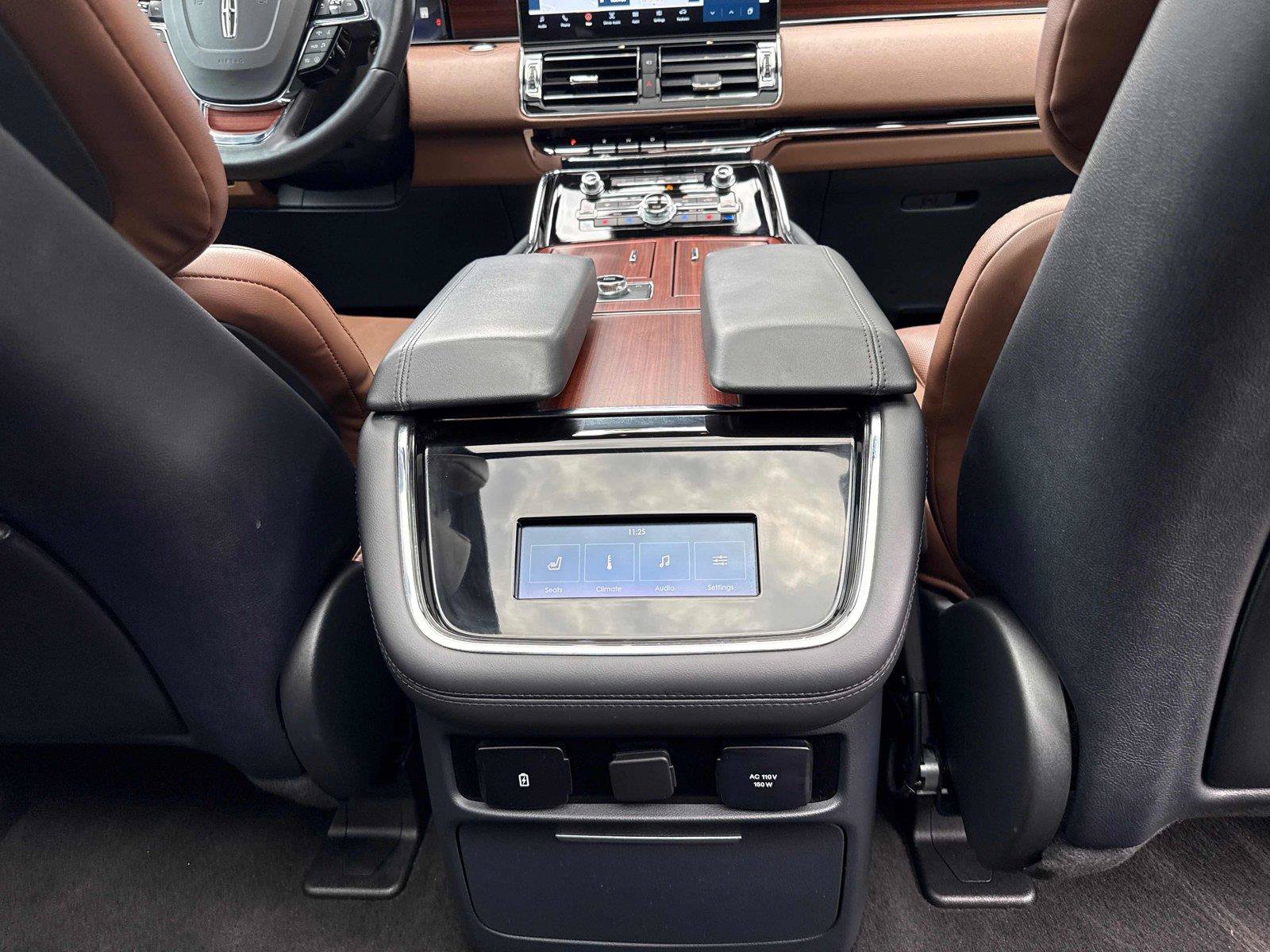 Used 2023 Lincoln Navigator Reserve AWD/4WD image 28