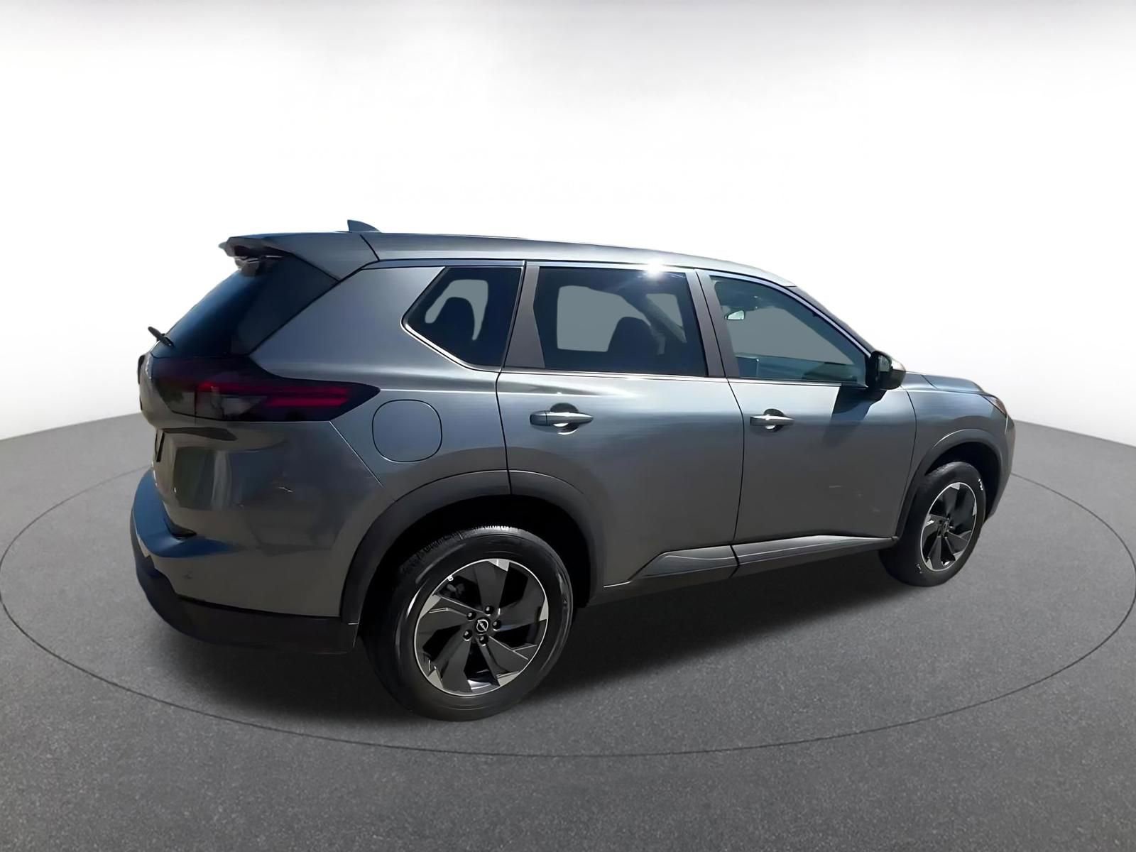 Used 2025 Nissan Rogue SV image 14