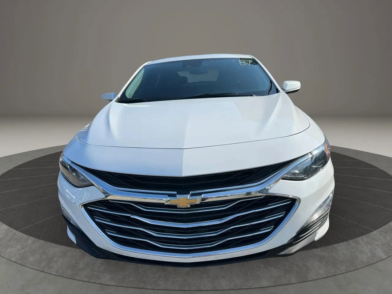 Used 2023 Chevrolet Malibu LT FWD image 2