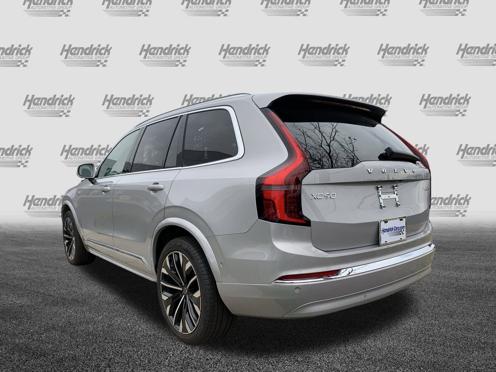 Used 2025 Volvo XC90 B6 Plus image 8