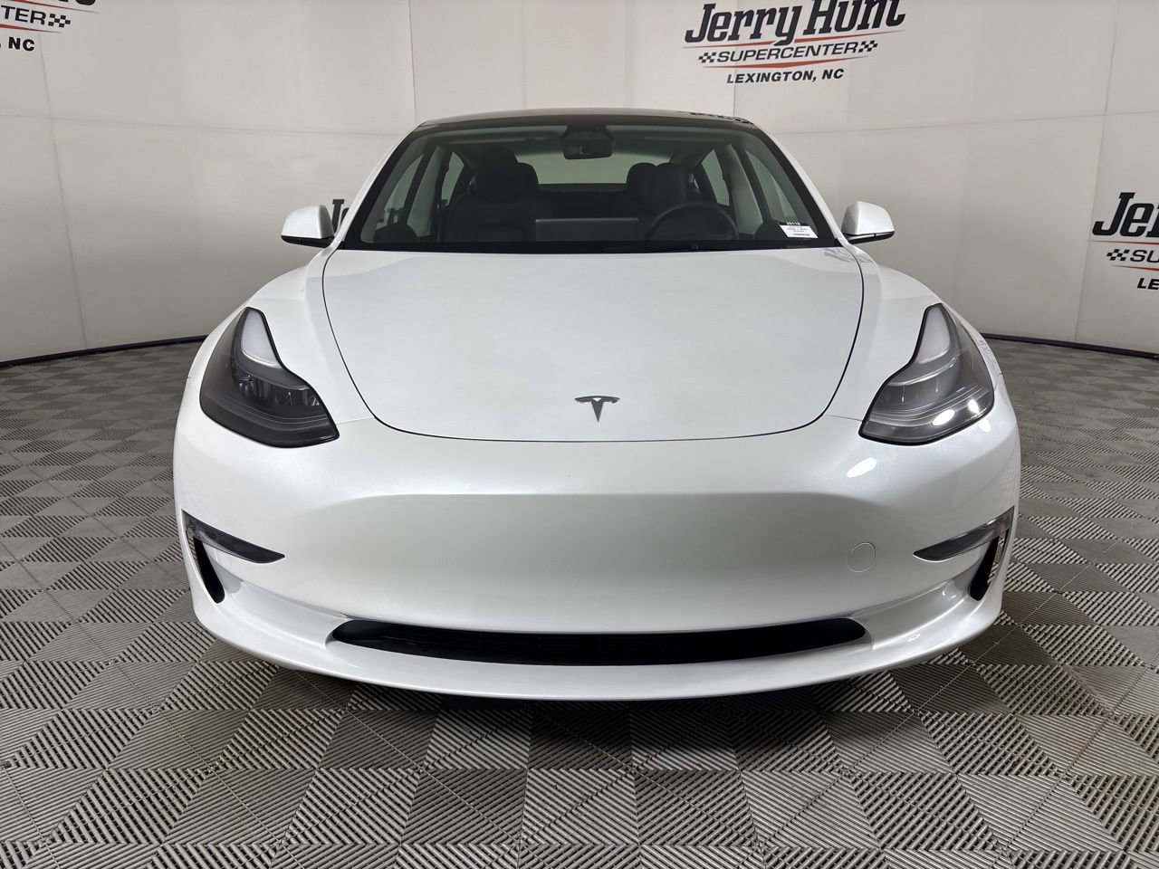 Used 2023 Tesla Model 3 Standard Range image 2