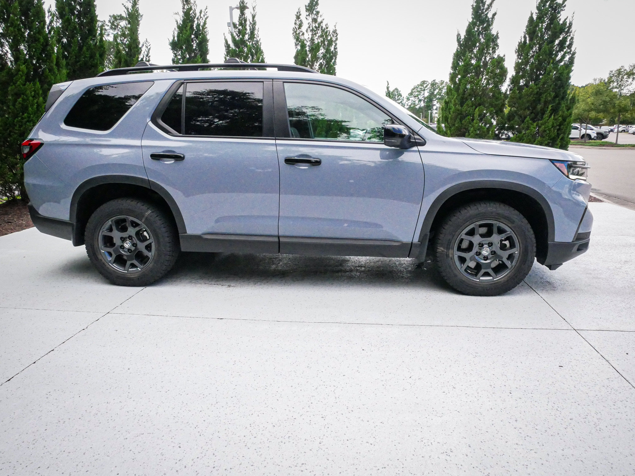 Used 2025 Honda Pilot TrailSport image 11