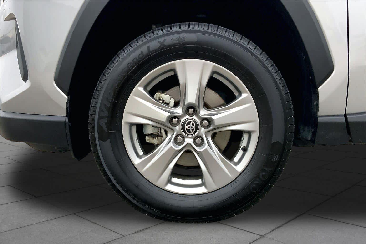 Used 2024 Toyota RAV4 XLE AWD/4WD image 21