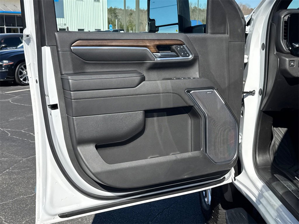 Used 2024 Chevrolet Silverado 2500 High Country w/ High Country Premium Package image 11
