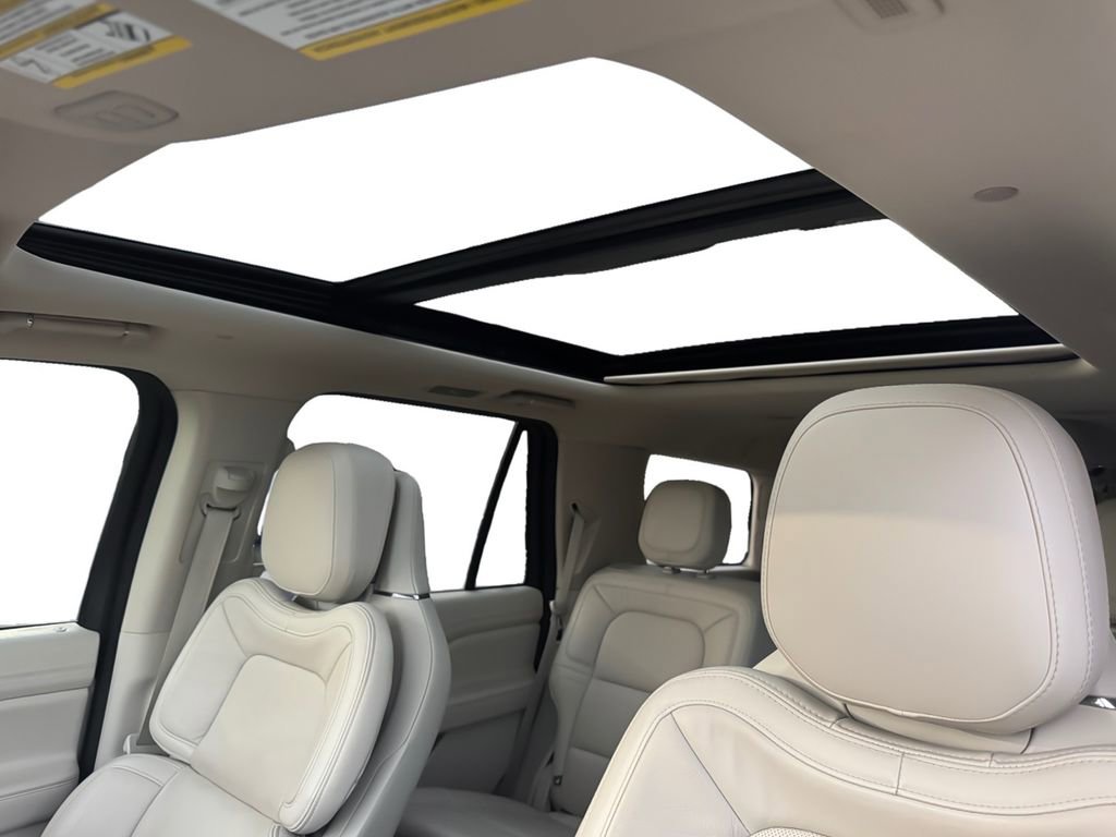 Used 2021 Lincoln Navigator Reserve w/ Luxury Package image 19