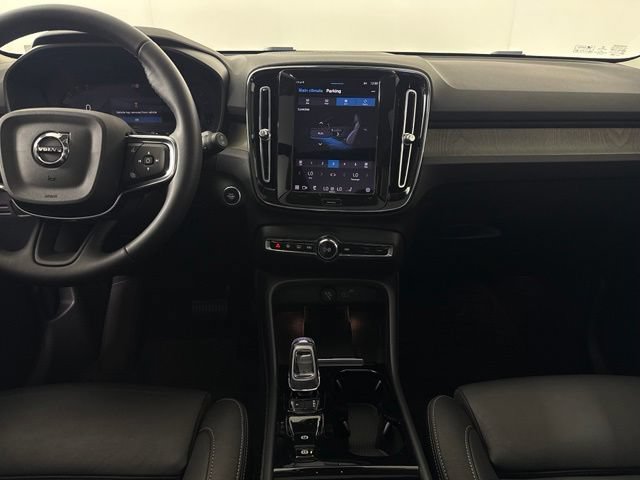 Used 2023 Volvo XC40 B5 Ultimate AWD/4WD image 32