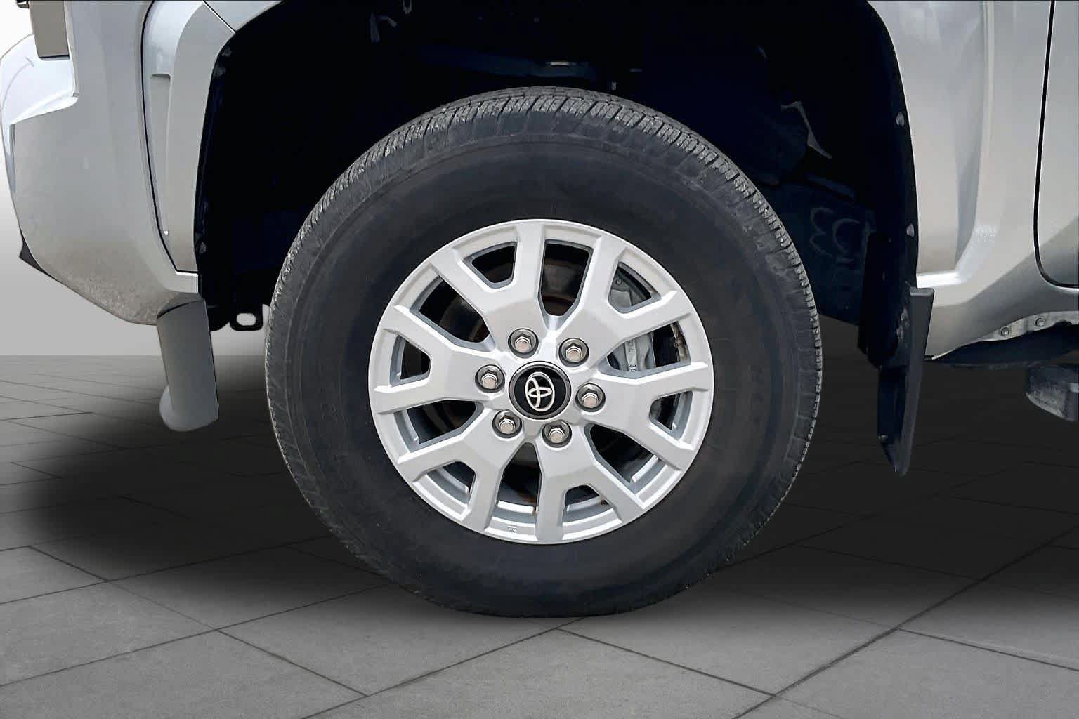 Used 2024 Toyota Tacoma SR5 AWD/4WD image 11