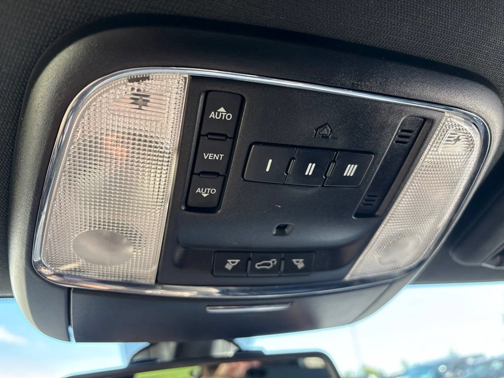 Used 2015 Jeep Grand Cherokee Limited w/ Trailer Tow Group IV AWD/4WD image 28