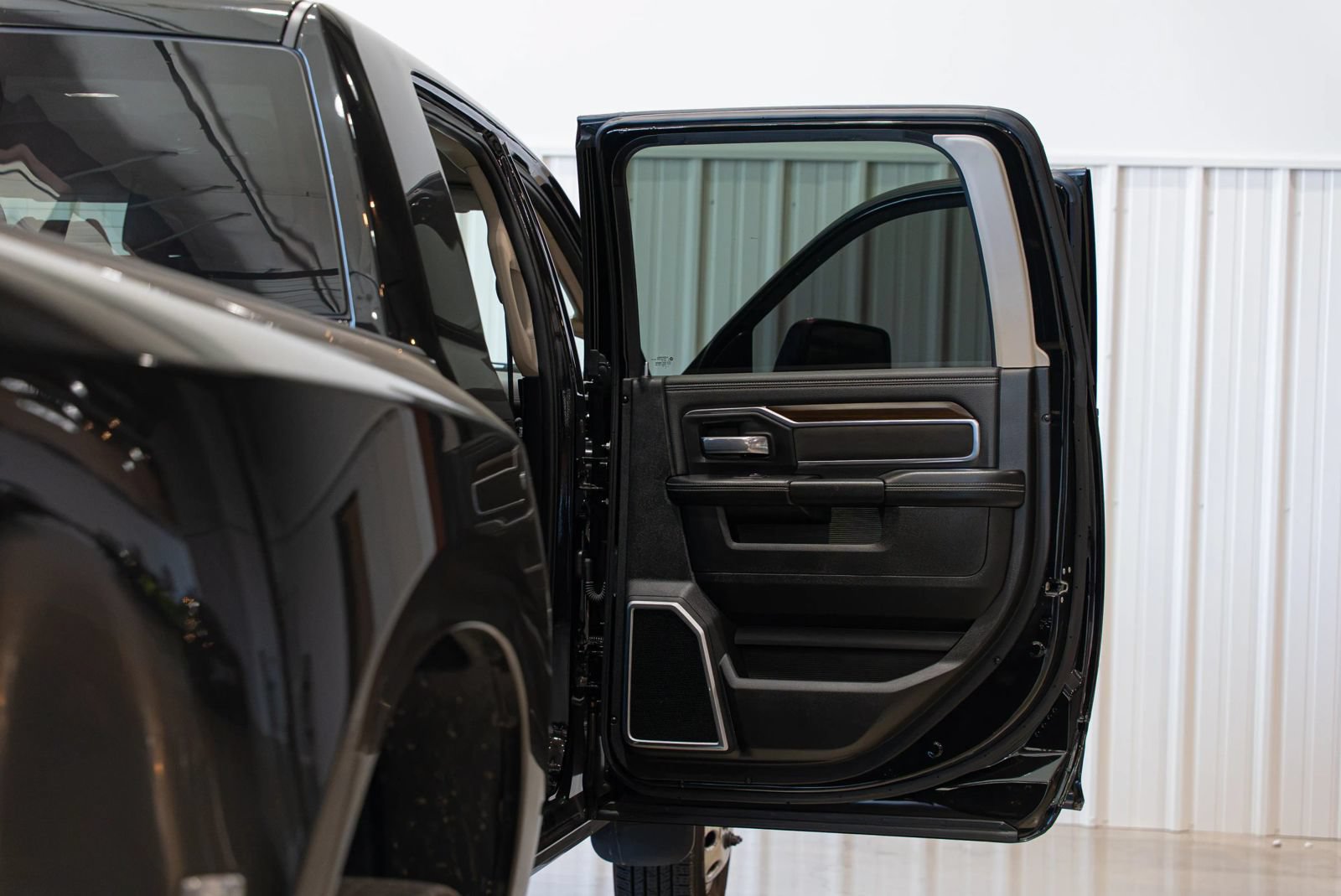 Used 2023 RAM 3500 Laramie AWD/4WD image 25