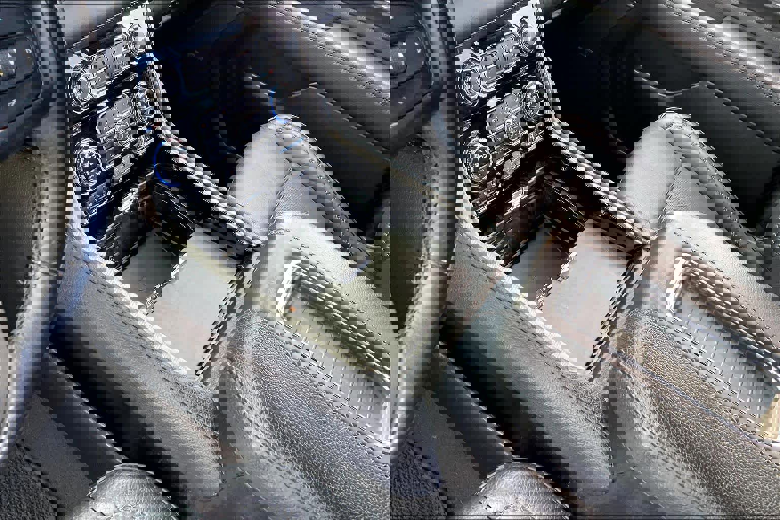 Used 2022 GMC Yukon XL Denali image 16