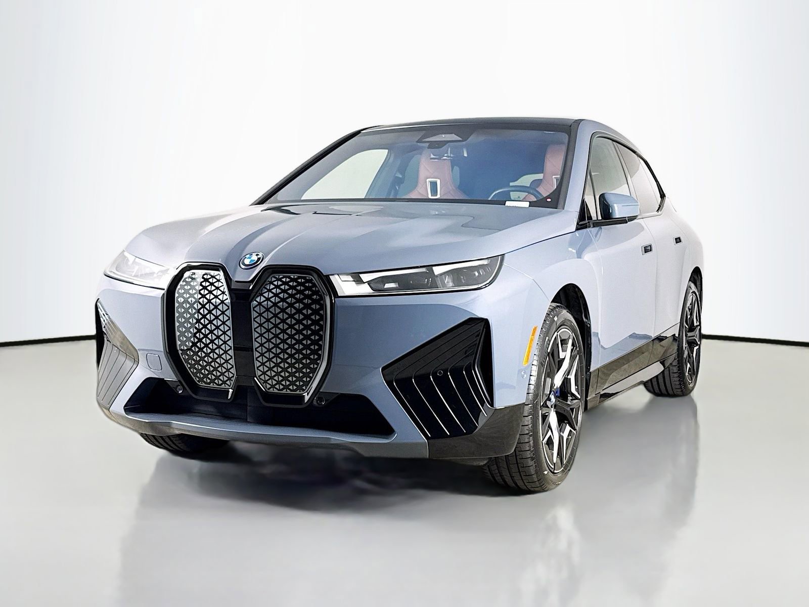 Used 2023 BMW iX xDrive50 w/ Sport Package image 3
