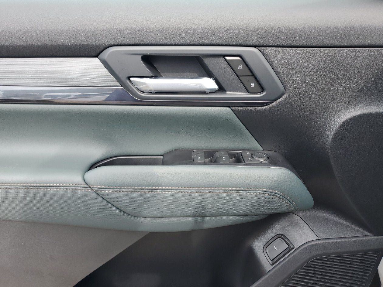 New 2027 GMC Terrain AT4 w/ Technology Package II AWD/4WD image 17