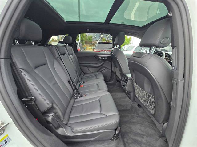 Used 2023 Audi Q7 2.0T Premium w/ Towing Package AWD/4WD image 12