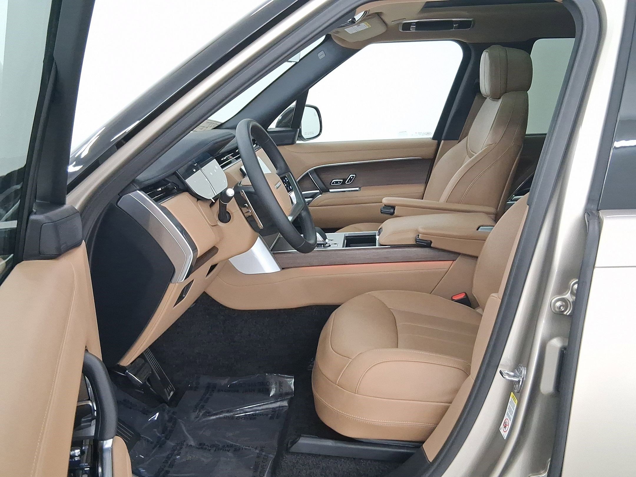 New 2025 Land Rover Range Rover SE image 5