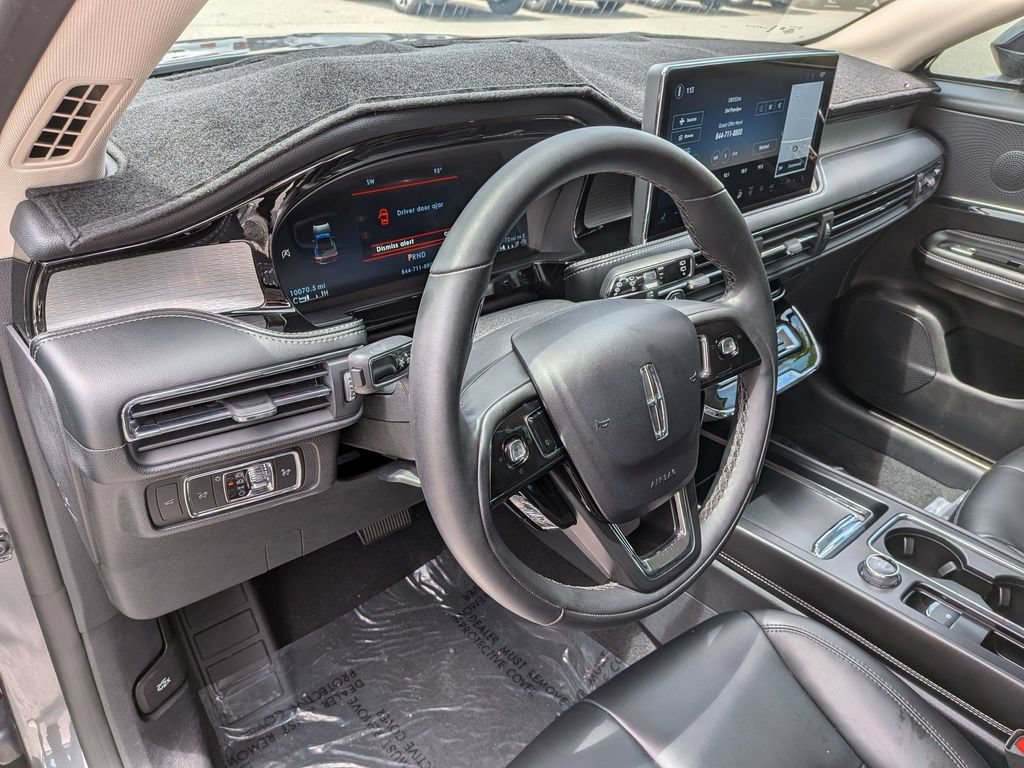 Used 2023 Lincoln Corsair AWD w/ Towing Package image 17