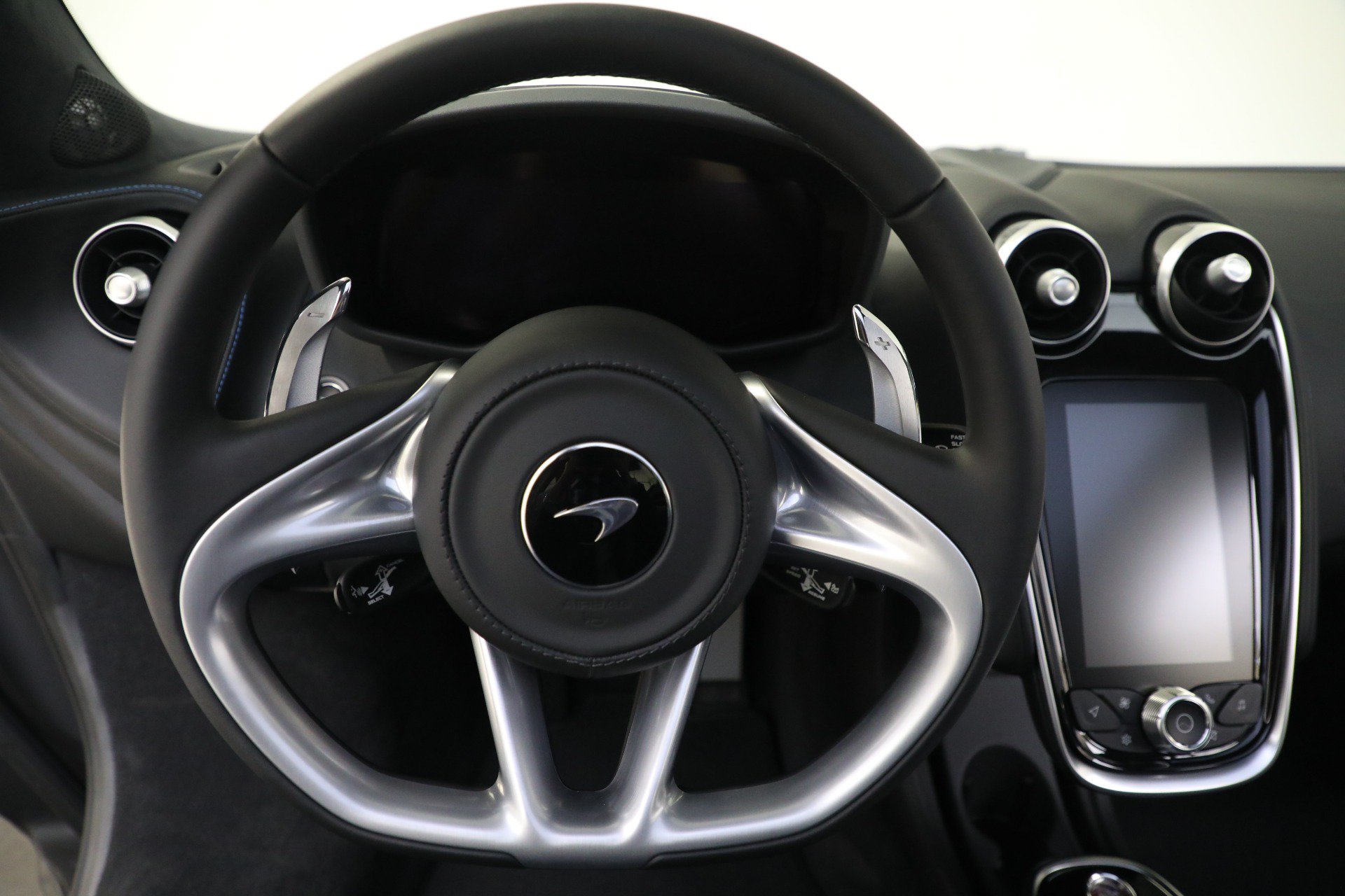 Used 2023 McLaren GT RWD image 28