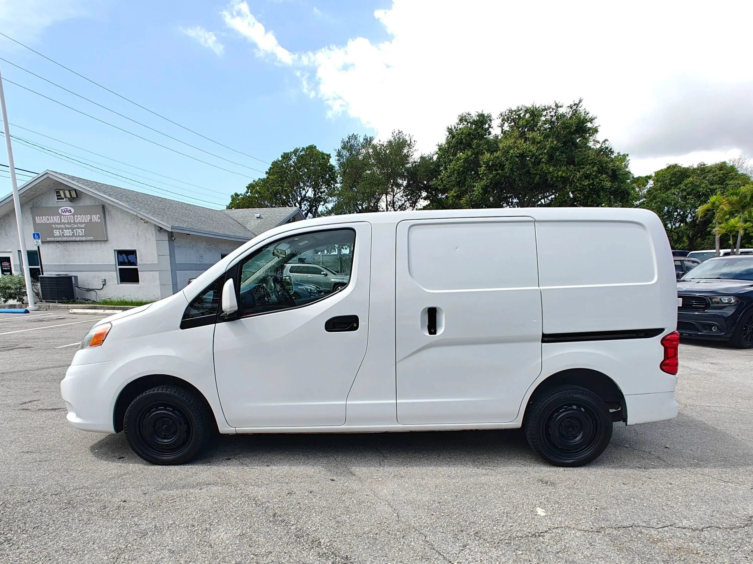 Used 2020 Nissan NV200 SV w/ Back Door Glass Package FWD image 4