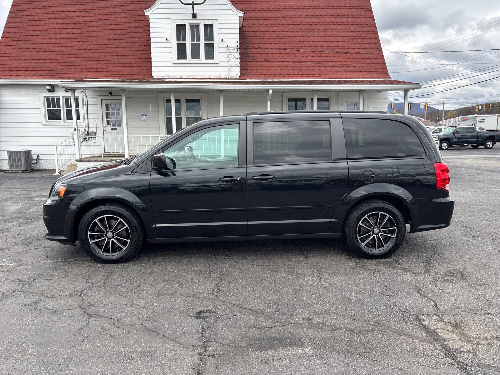 Used 2017 Dodge Grand Caravan GT FWD image 4