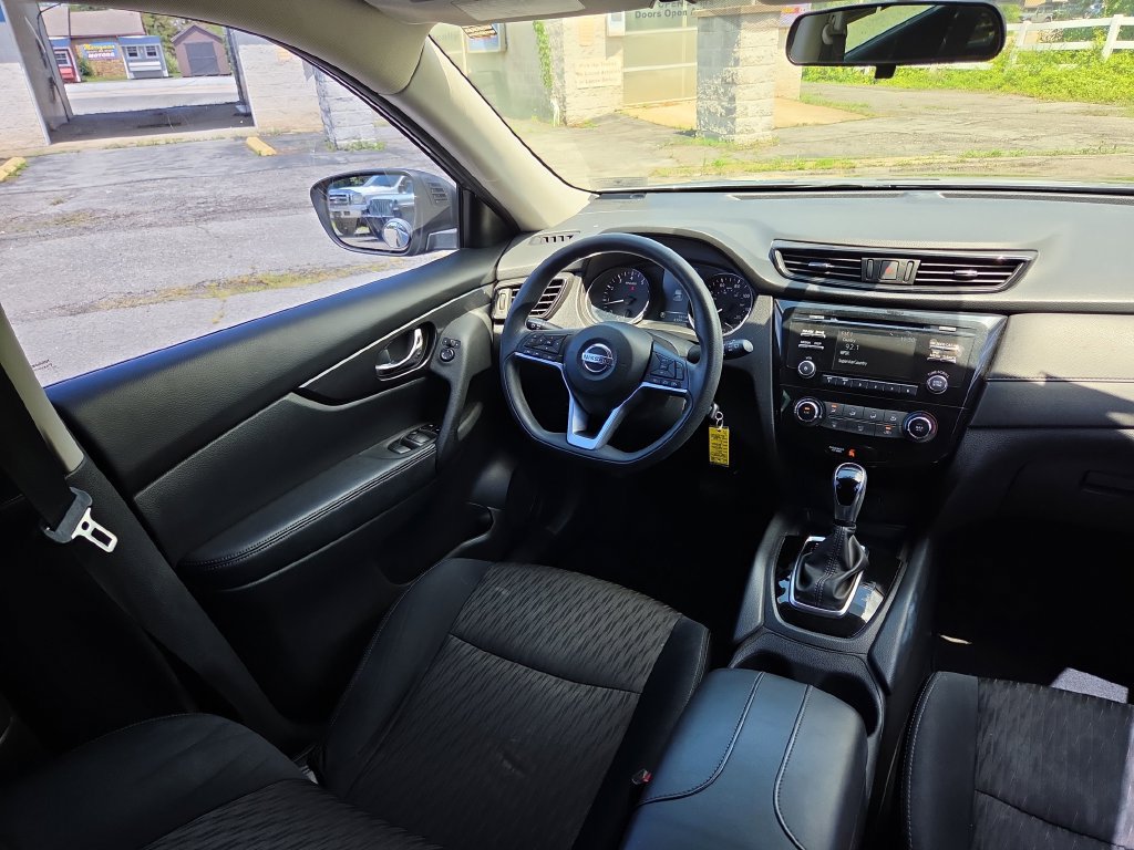 Used 2017 Nissan Rogue S FWD image 10