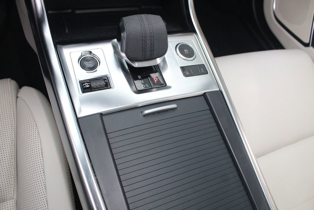 Used 2022 Jaguar XF R-Dynamic SE AWD/4WD image 16