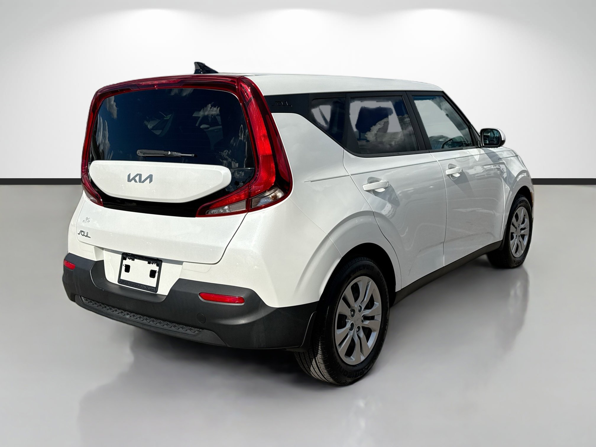 Used 2022 Kia Soul LX image 3