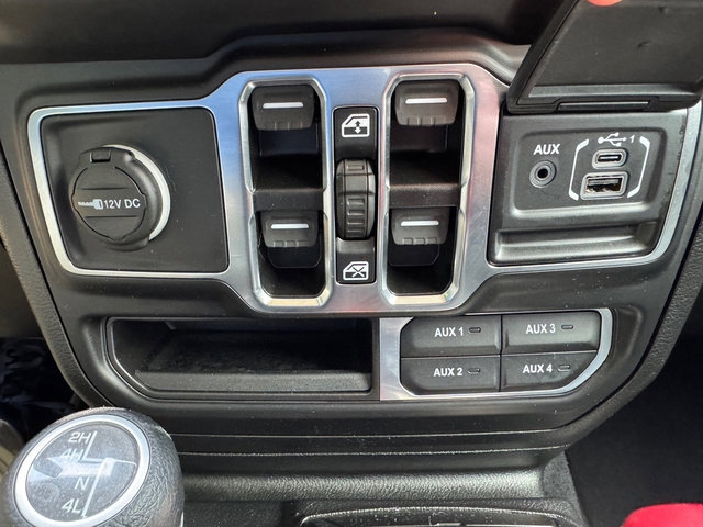Used 2021 Jeep Wrangler Unlimited Sahara AWD/4WD image 26