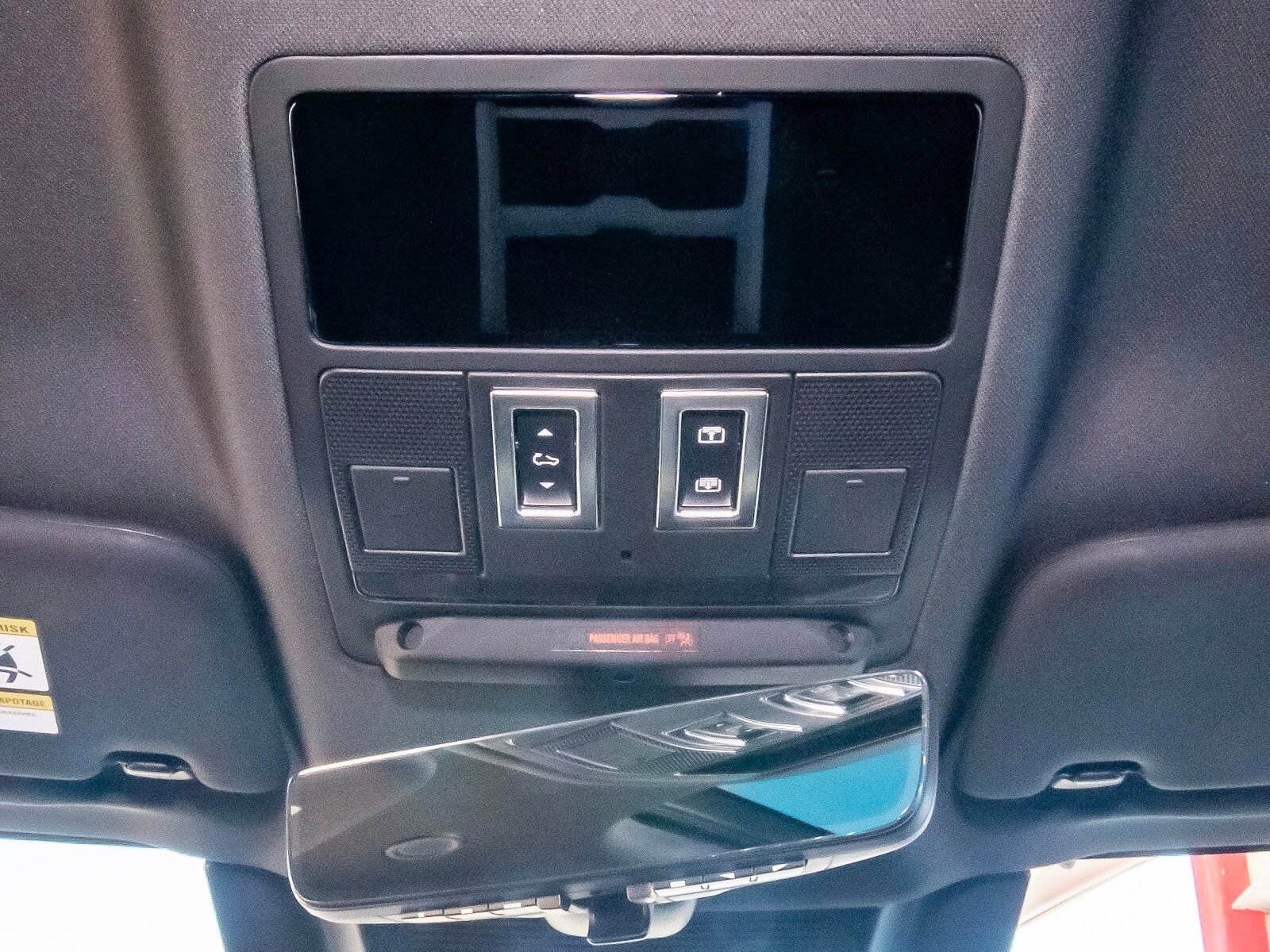 Used 2025 Land Rover Defender 90 S image 17