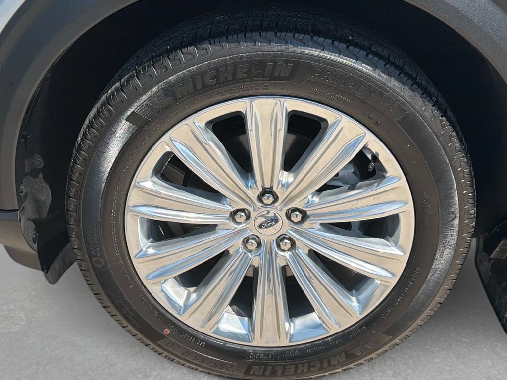 Used 2022 Ford Explorer Limited w/ Equipment Group 301A AWD/4WD image 12