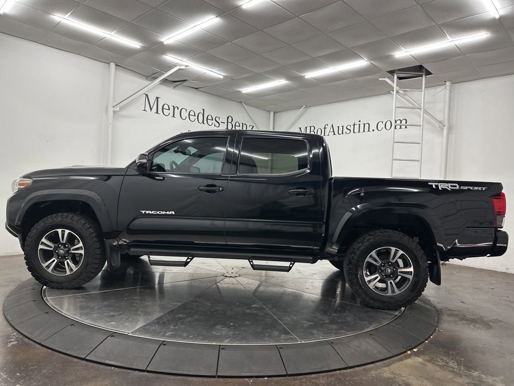 Used 2019 Toyota Tacoma TRD Sport w/ Technology Package image 4