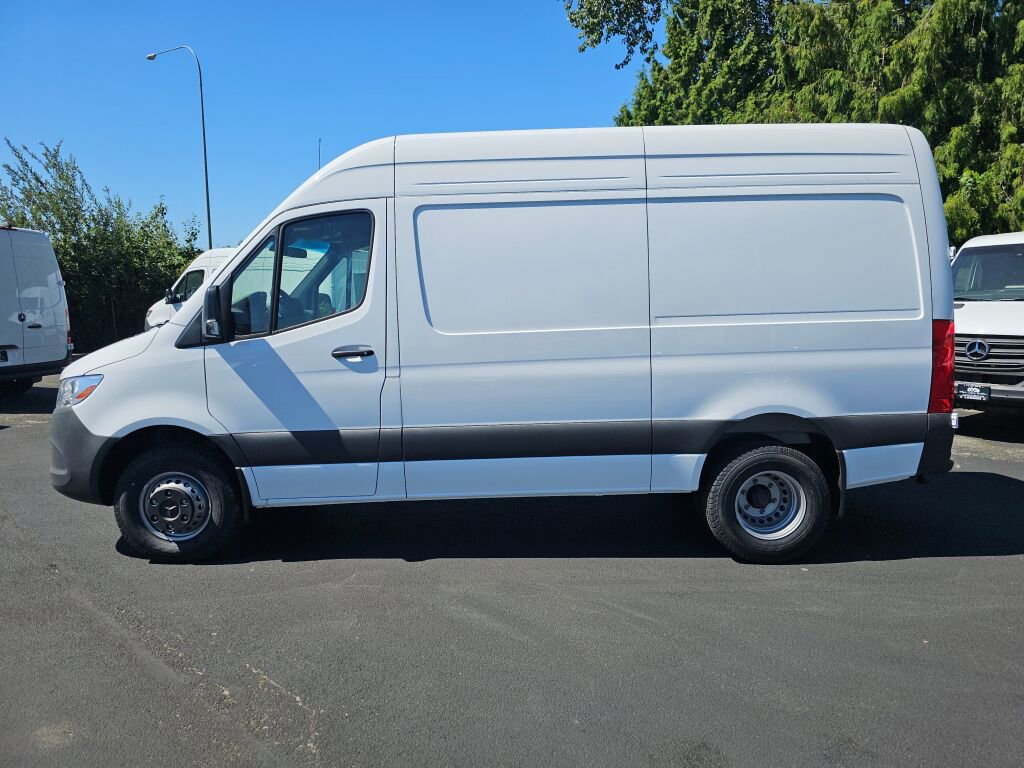 New 2024 Mercedes-Benz Sprinter 144 Cargo image 3